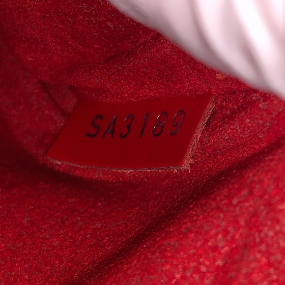 Louis Vuitton Neonoe in Epi Indigo - Picture 8 of 9